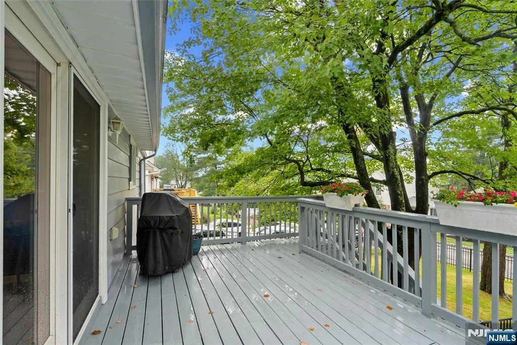 Photo of 8 Oak Crest