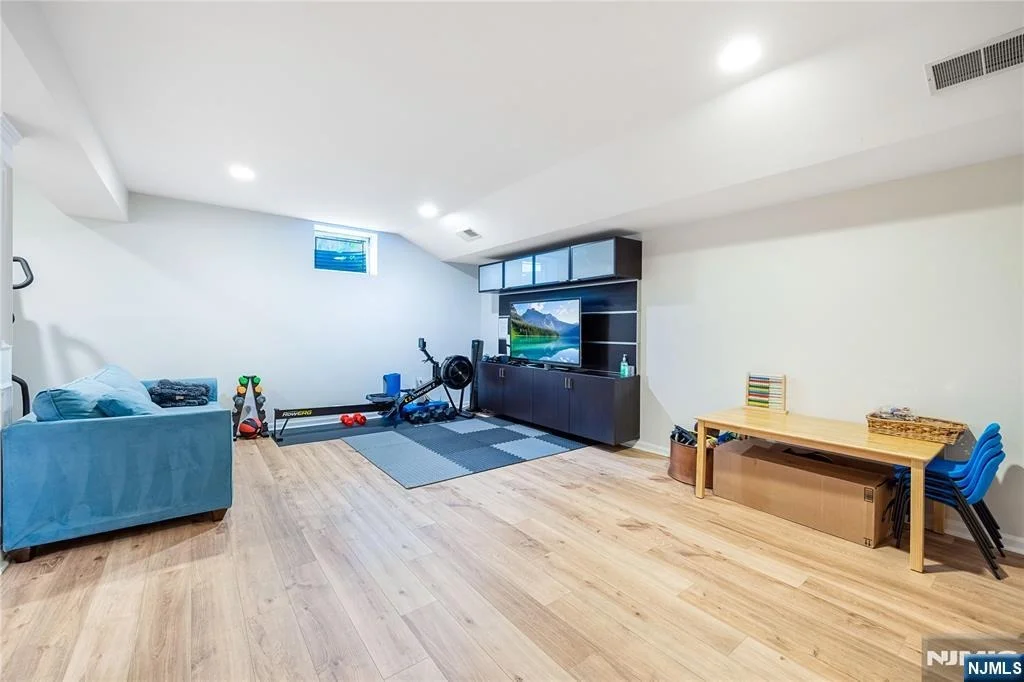 Photo of 41 Downey
