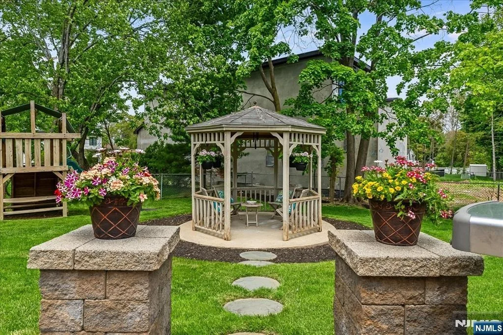 Photo of 670 Swathmore