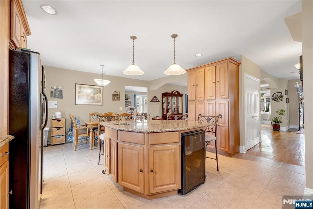 Photo of 395 Wood Ridge