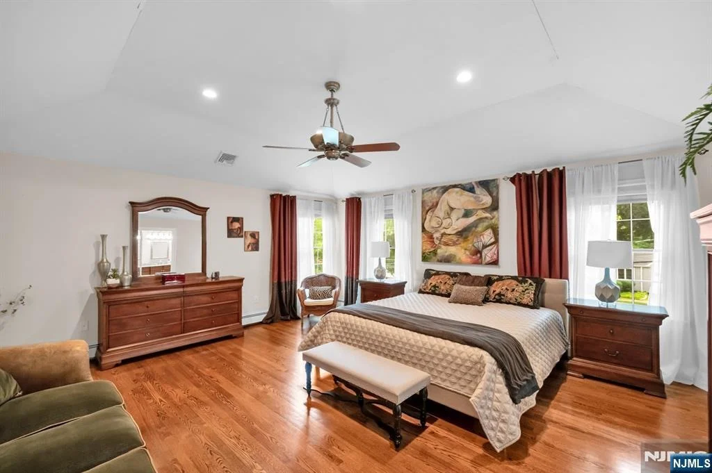 Photo of 1025 Maple