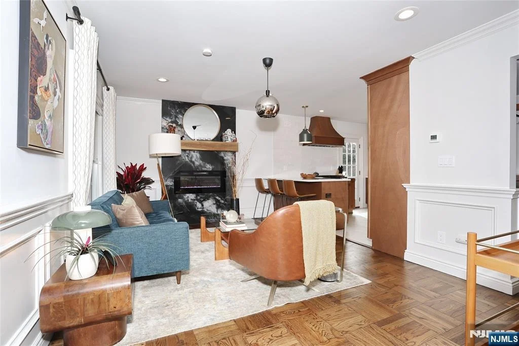 Photo of 34 Charles