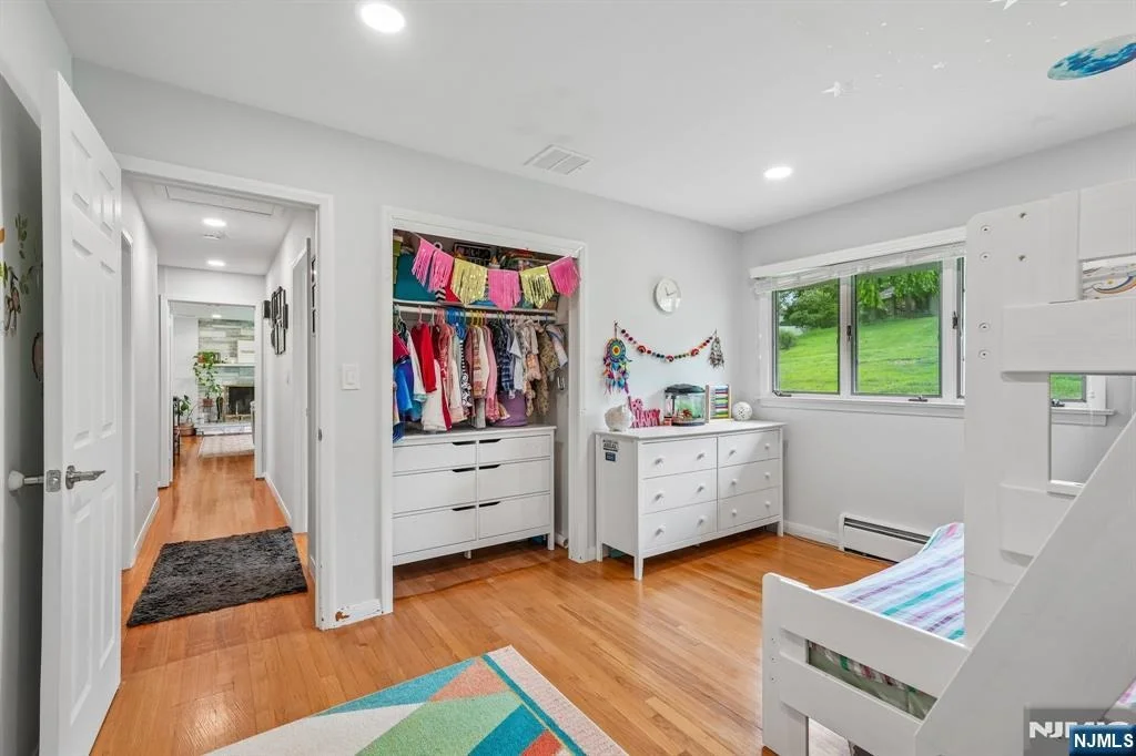 Photo of 31 Surrey