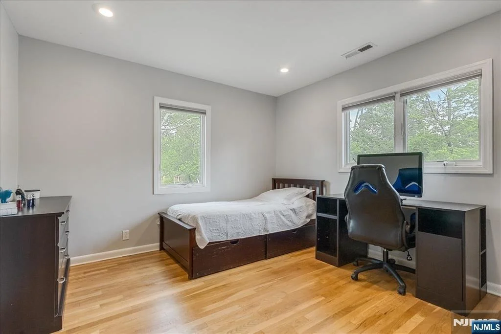 Photo of 670 Swathmore