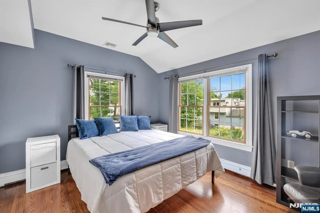 Photo of 1025 Maple