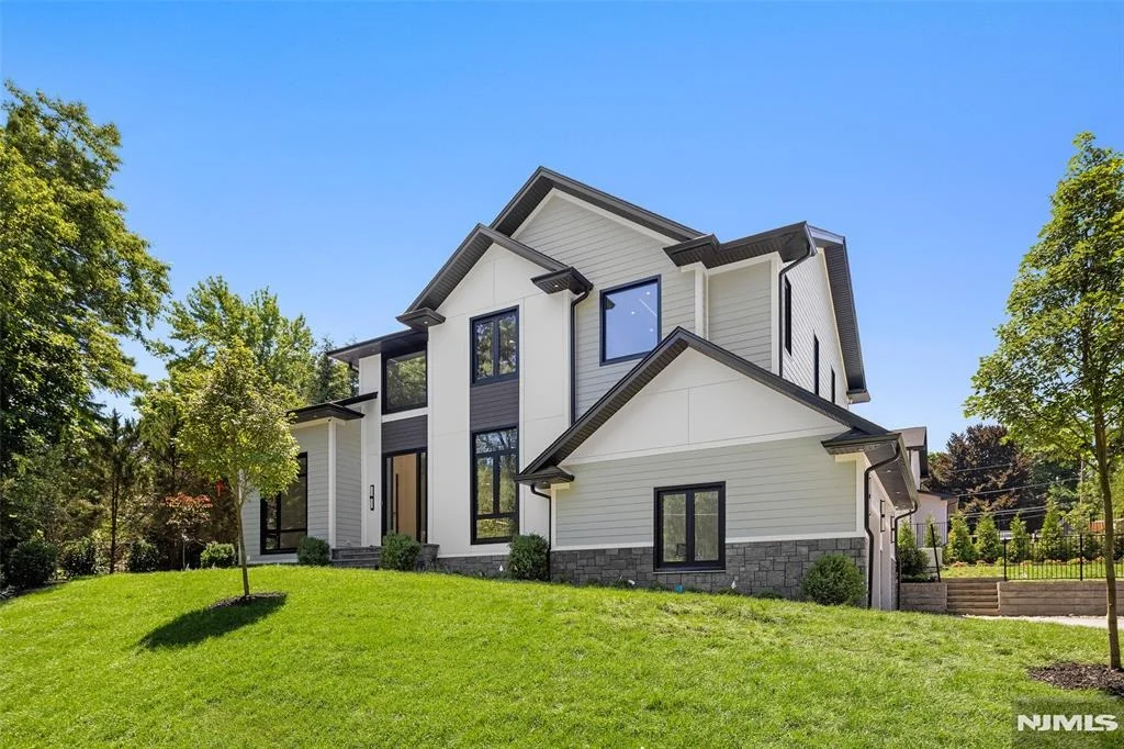 Photo of 302 Pine
