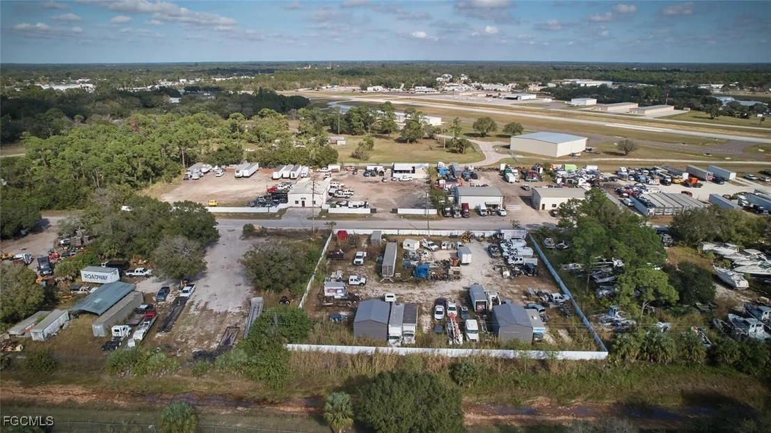 Photo of 319 N Industrial Loop
