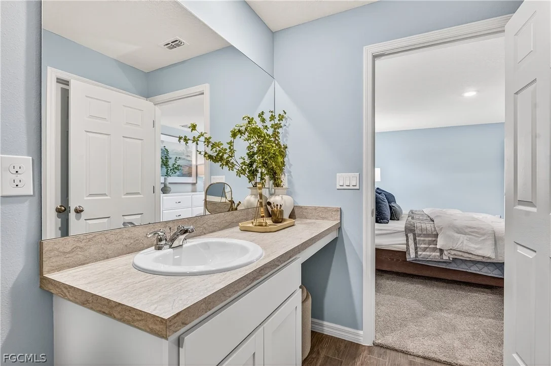 Photo of 5008 Spinnaker Road