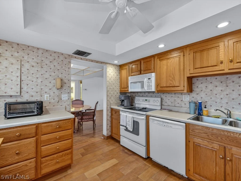 Photo of Unit 206 at 413 Augusta Boulevard