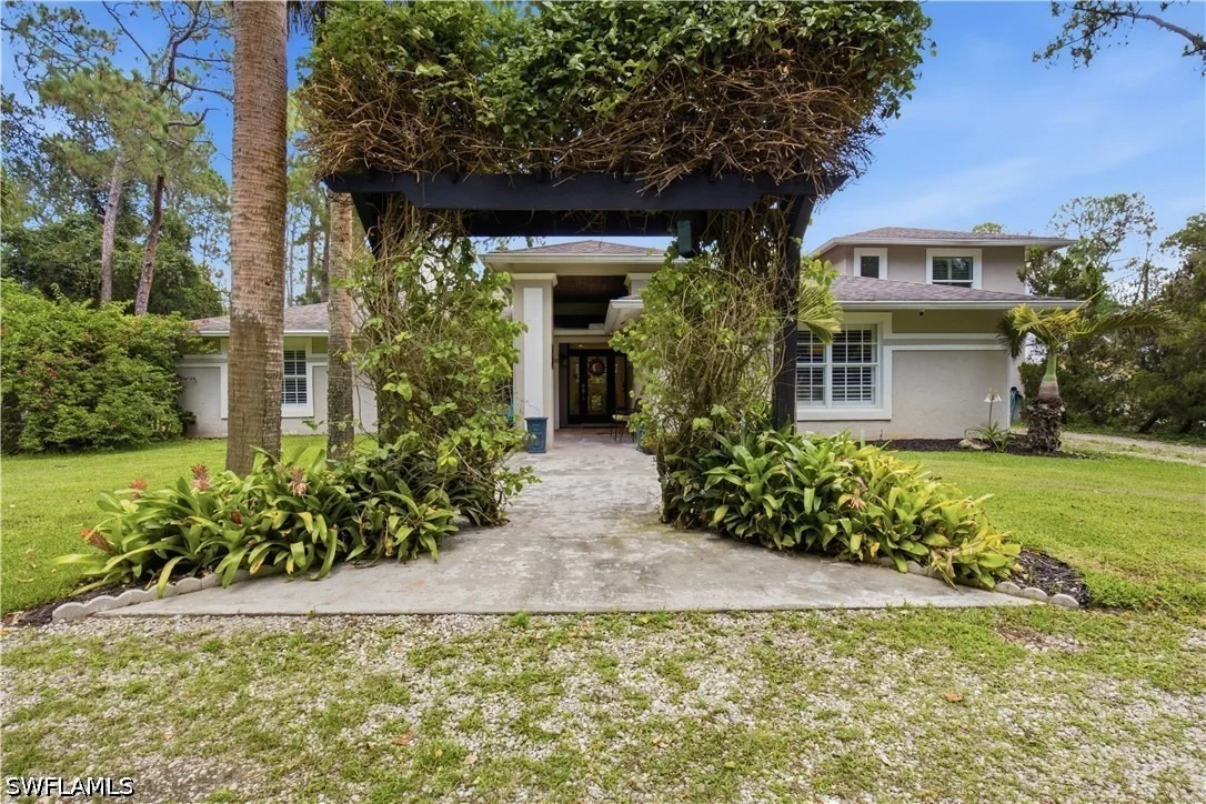 Photo of 150 Logan Boulevard N