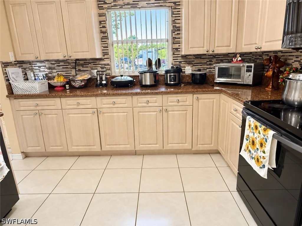 Photo of 4775 Everglades Boulevard N
