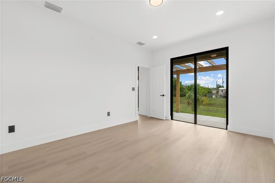 Photo of 8033 Oakleaf Circle