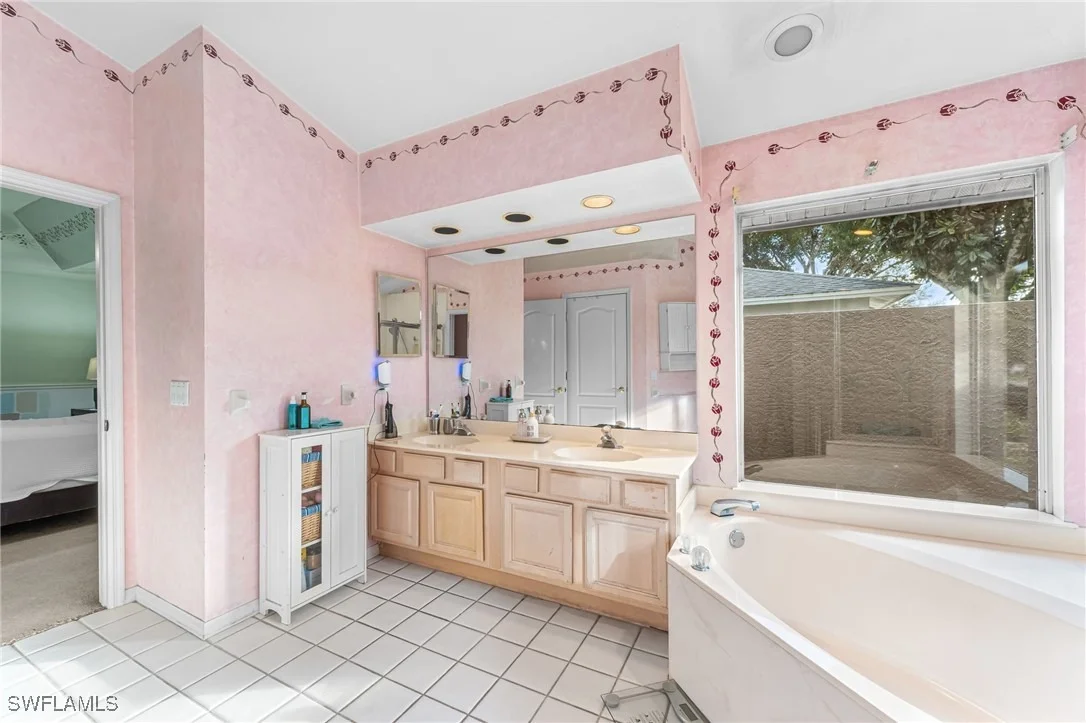 Photo of 380 Ashbury Way