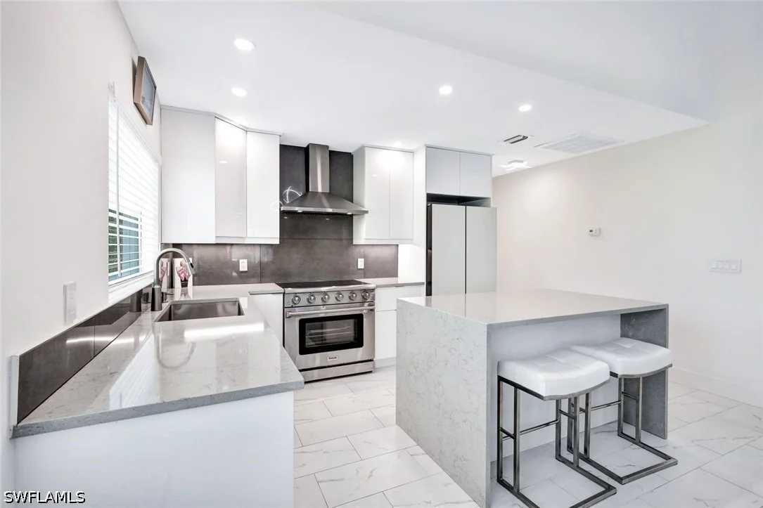 Photo of 596 105th Avenue N