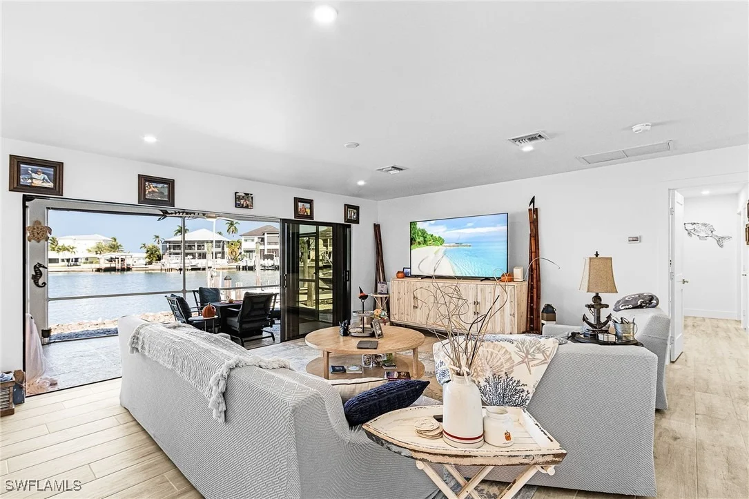 Photo of 121 JAMAICA Drive