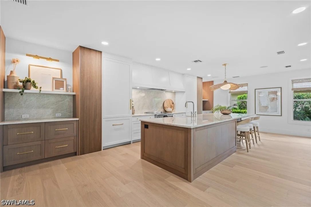 Photo of 189 Edgemere Way S
