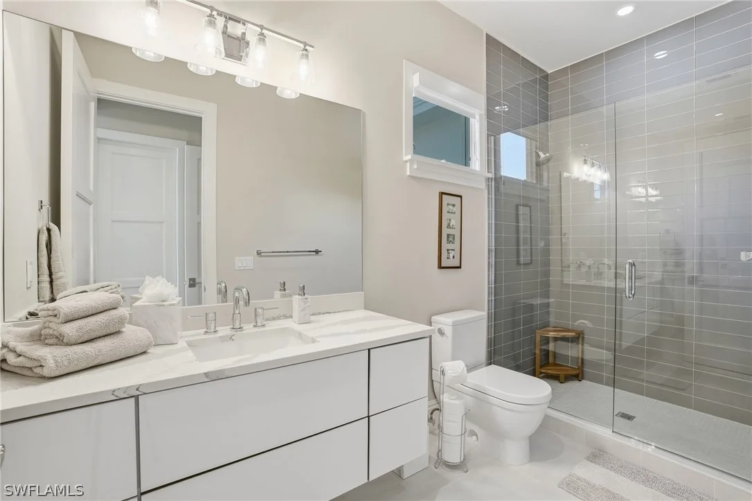Photo of 725 Harbour Drive