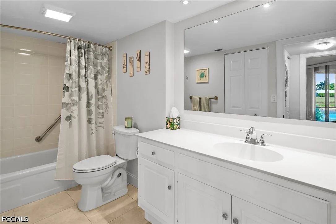 Photo of Unit 105 at 413 Augusta Boulevard