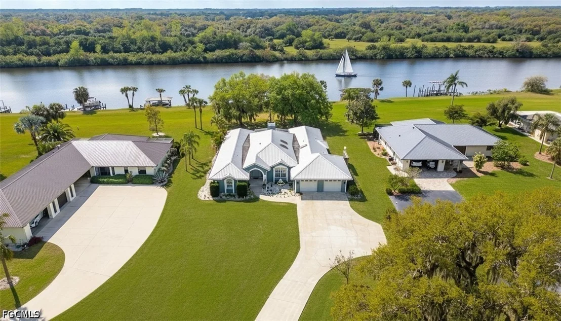 Photo of 1261 Riverbend Drive