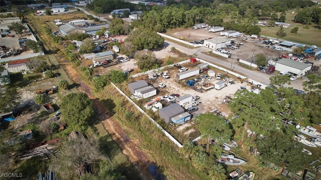 Photo of 319 N Industrial Loop