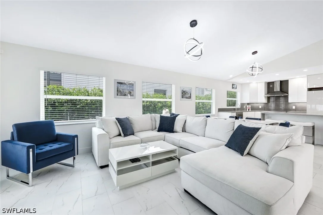 Photo of 596 105th Avenue N