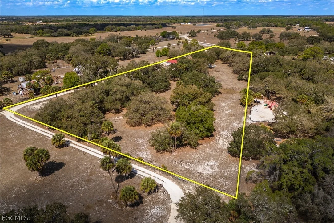 Photo of 2032 Ortona Locks Road