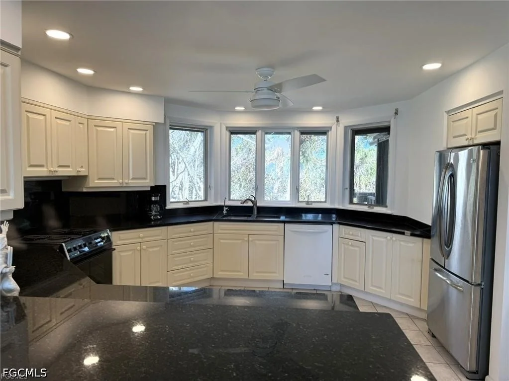 Photo of 484 Gulf Bend Drive