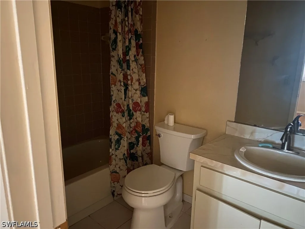 Photo of 4014 N Edgewater Circle