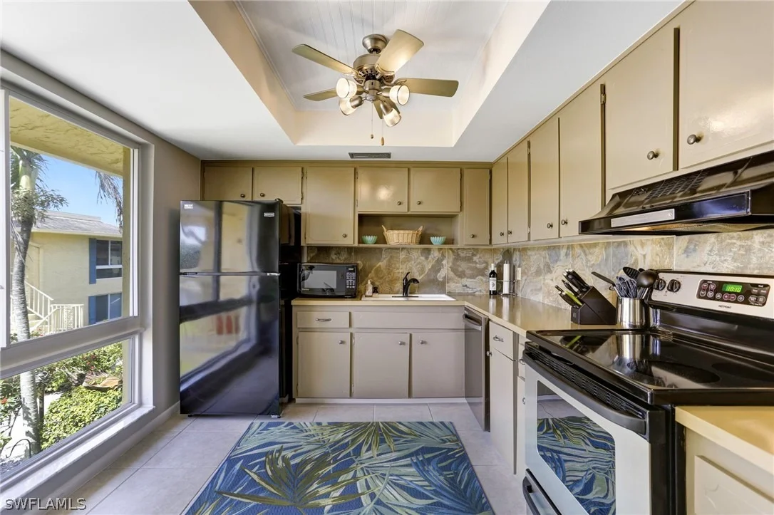 Photo of Unit 732 at 355 Palm Drive