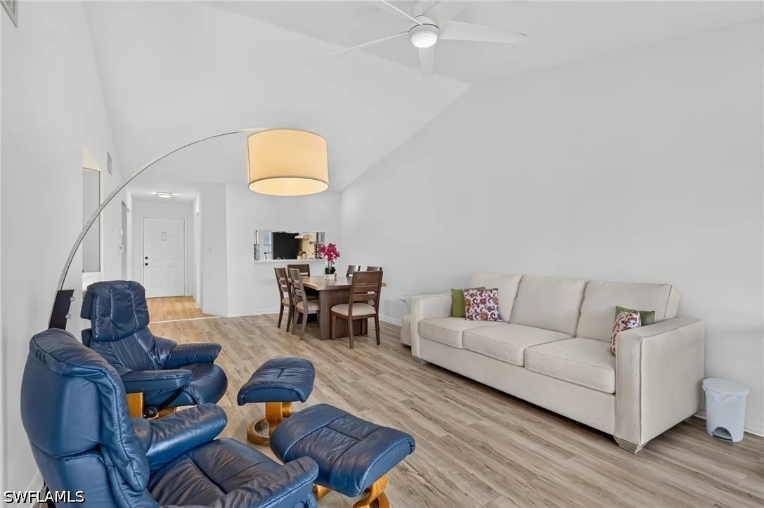 Photo of Unit 7 at 909 Augusta Boulevard