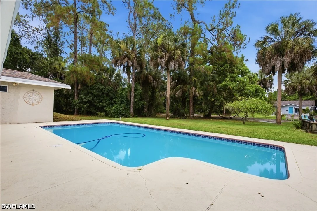 Photo of 150 Logan Boulevard N