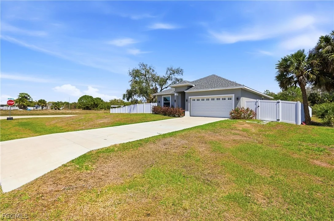 Photo of 1300 E BUCKNELL Lane