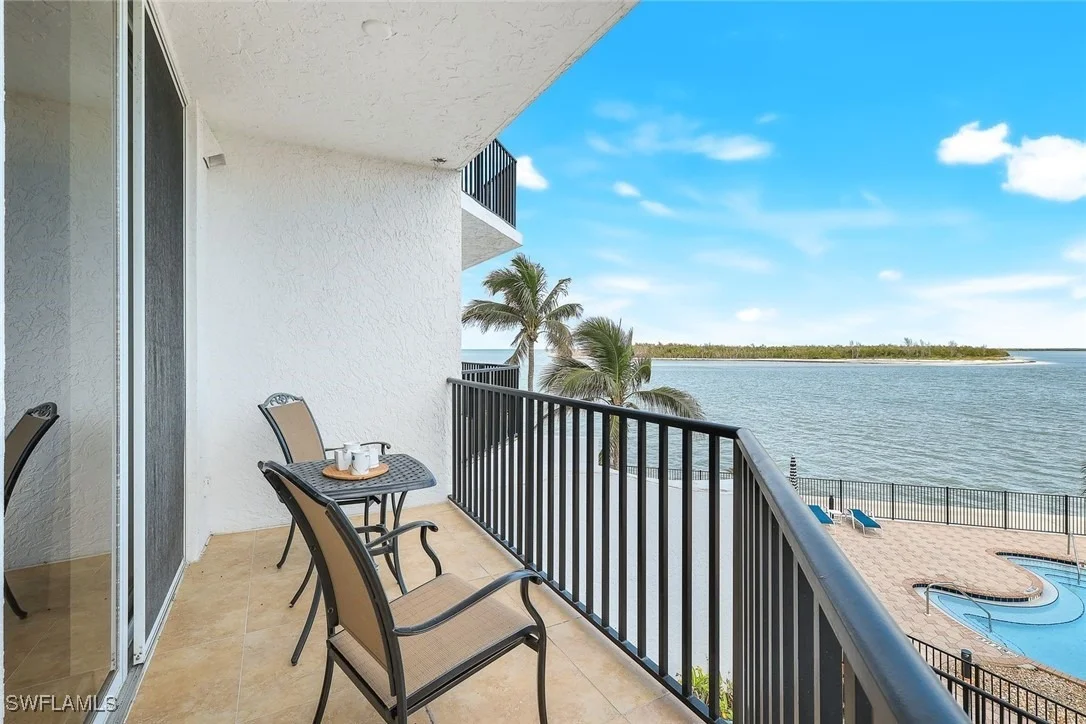 Photo of Unit 206 at 700 La Peninsula Boulevard