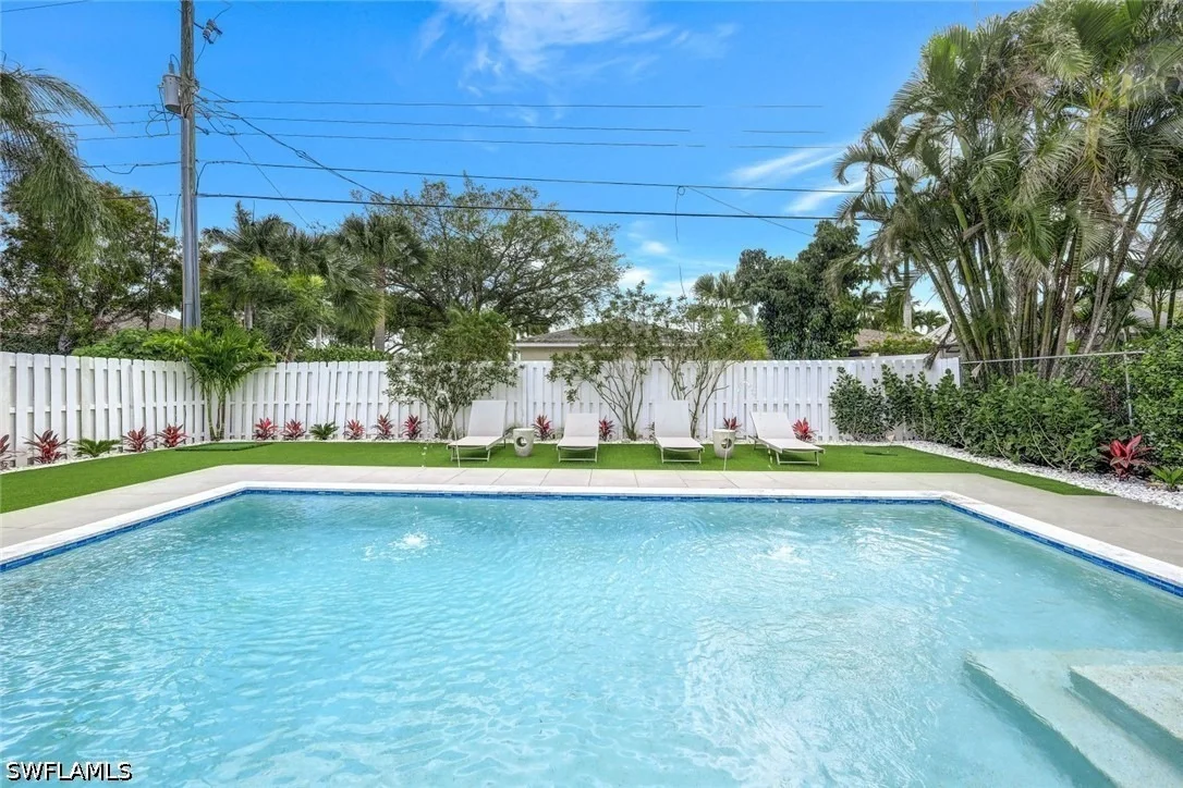 Photo of 596 105th Avenue N