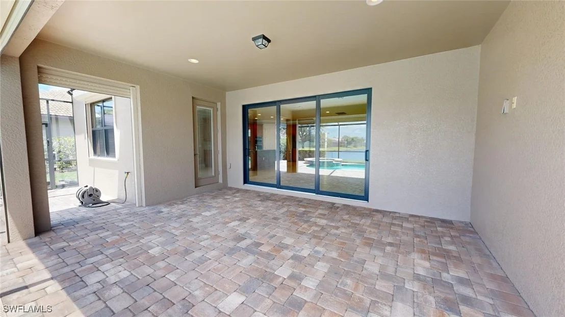 Photo of 6252 Victory Drive