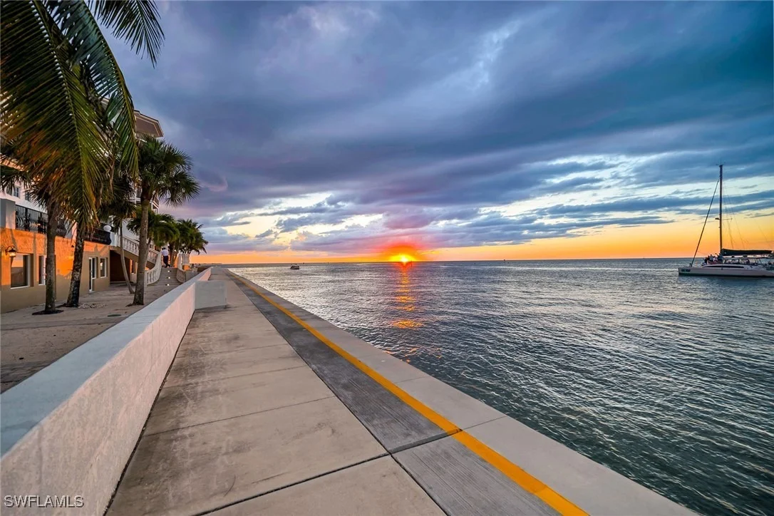 Photo of Unit 306 at 700 La Peninsula Boulevard