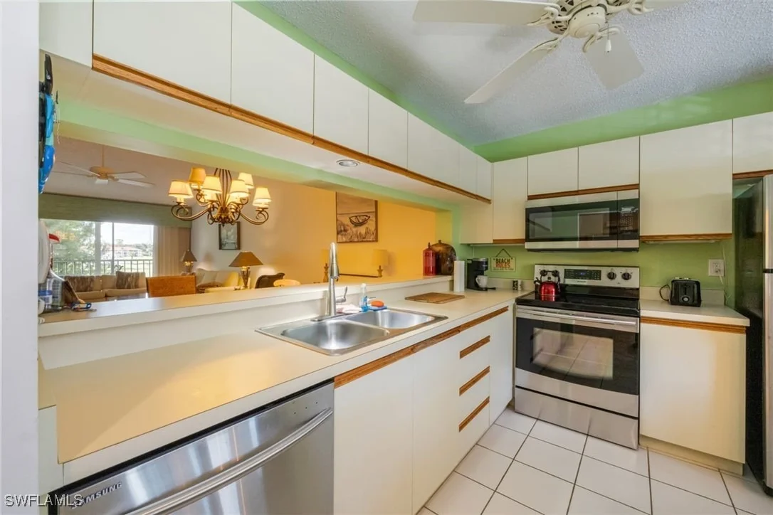 Photo of Unit B306 at 5965 Bloomfield Circle
