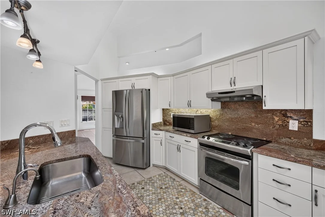 Photo of 240 Stonegate Court
