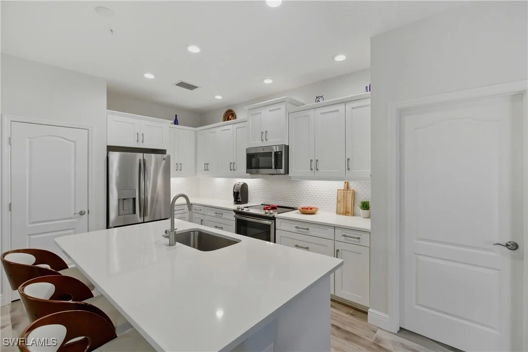 Photo of Unit 1908 at 6947 Avalon Circle