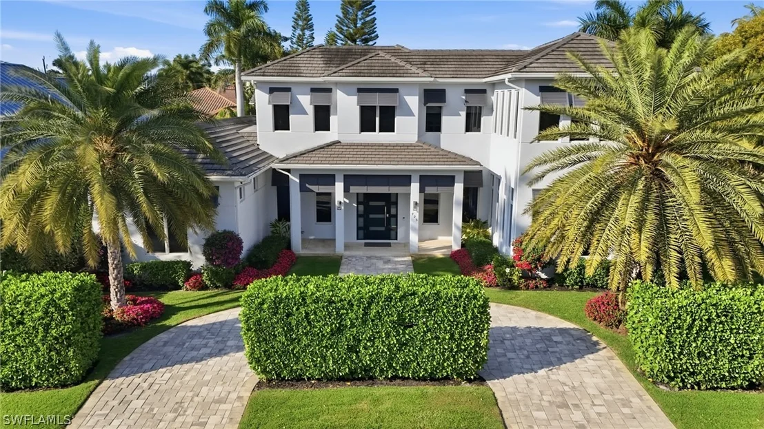 Photo of 725 Harbour Drive