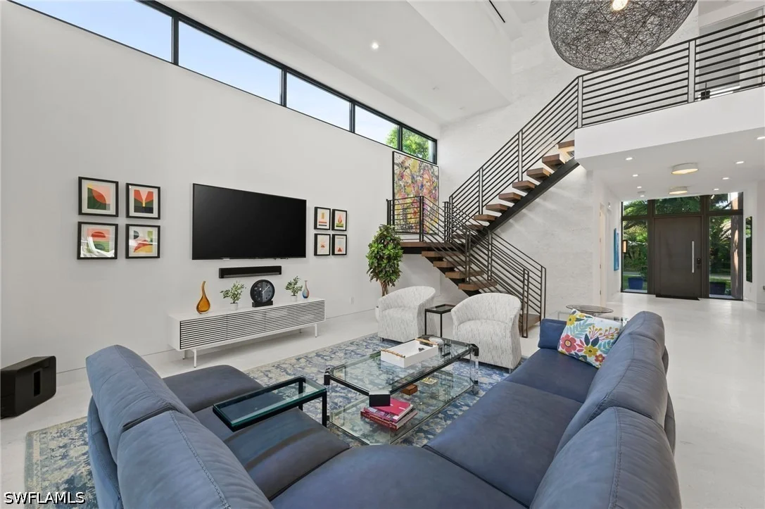 Photo of 376 1ST Avenue N