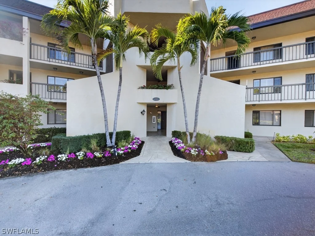 Photo of Unit 206 at 413 Augusta Boulevard