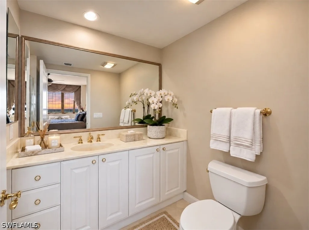 Photo of Unit 804 at 6597 Nicholas Boulevard