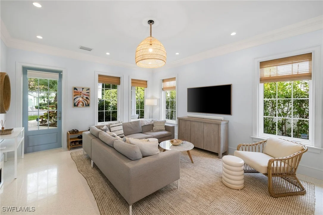 Photo of 572 7th Avenue N