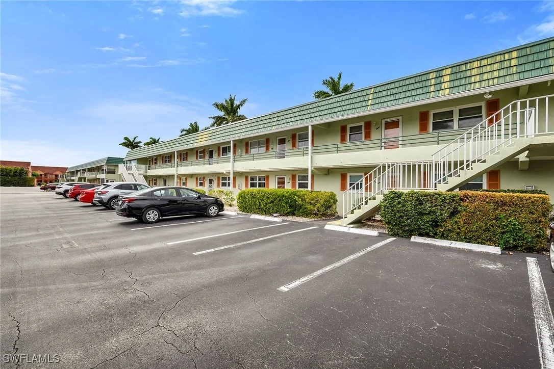 Photo of Unit 3B at 200 Valley Stream Drive