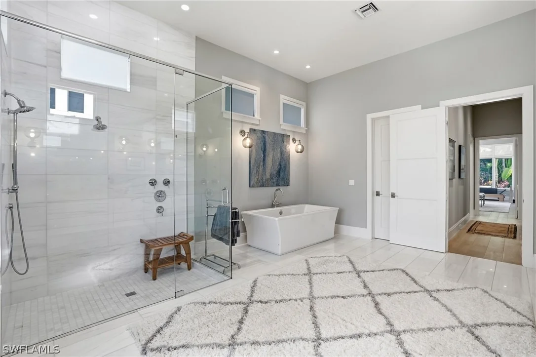 Photo of 725 Harbour Drive