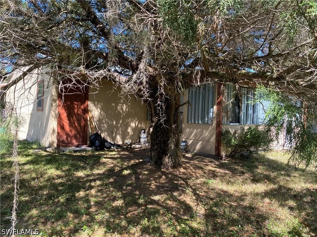 Photo of 4014 N Edgewater Circle