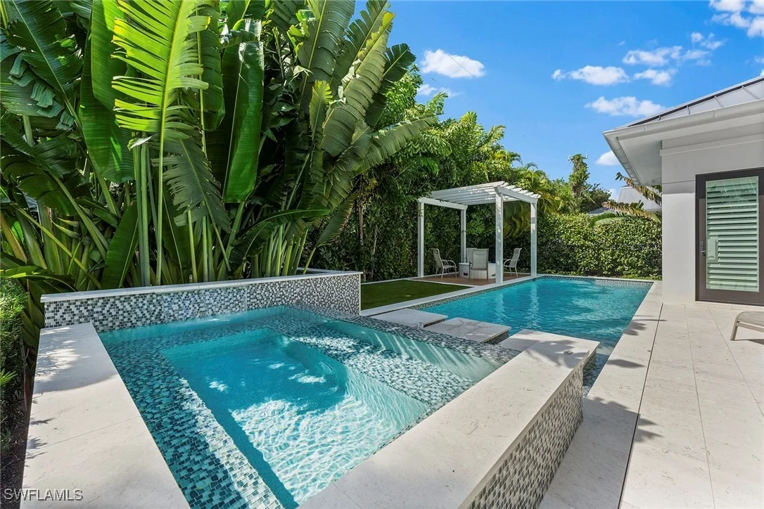 Photo of 644 W Lake Drive