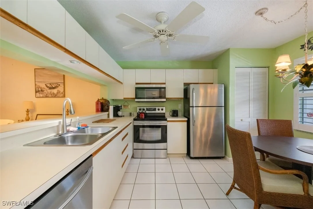 Photo of Unit B306 at 5965 Bloomfield Circle