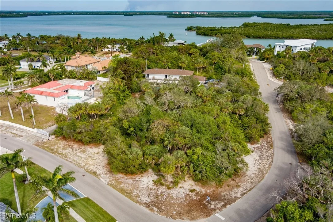 Photo of 889 Scott Drive